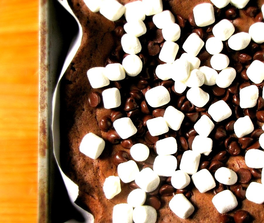 Recipe: Marshmallow Chocolate Chip Brownies