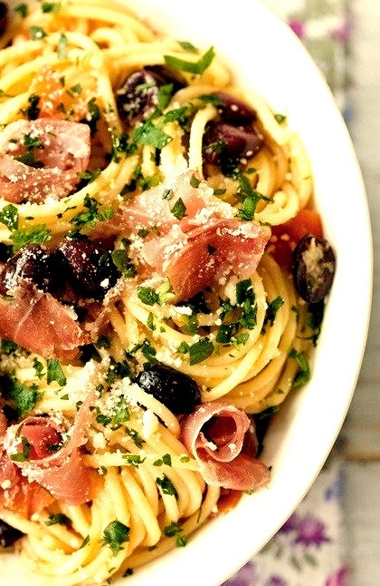 Prosciutto, Tomato and Olive Spaghetti