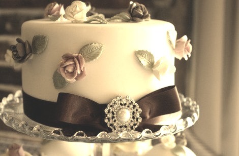 Vintage Rose Cutting Cake by ConsumedbyCake on Flickr.
